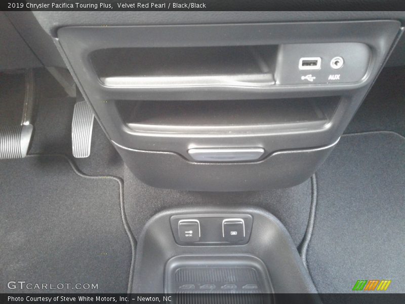 Velvet Red Pearl / Black/Black 2019 Chrysler Pacifica Touring Plus