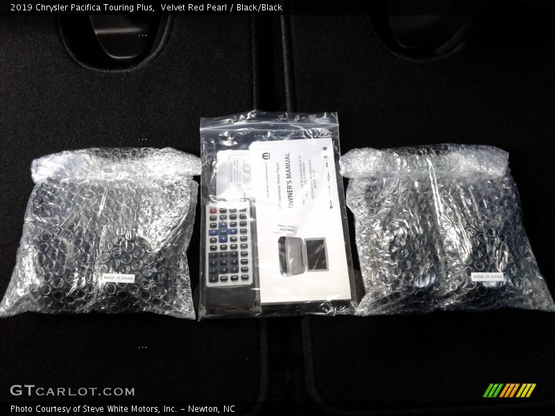 Velvet Red Pearl / Black/Black 2019 Chrysler Pacifica Touring Plus