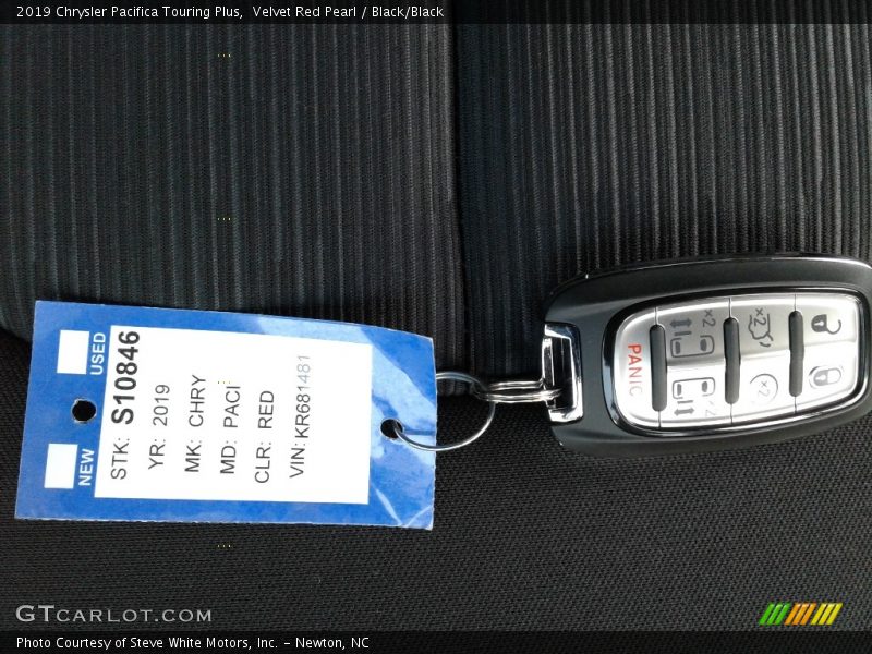 Velvet Red Pearl / Black/Black 2019 Chrysler Pacifica Touring Plus