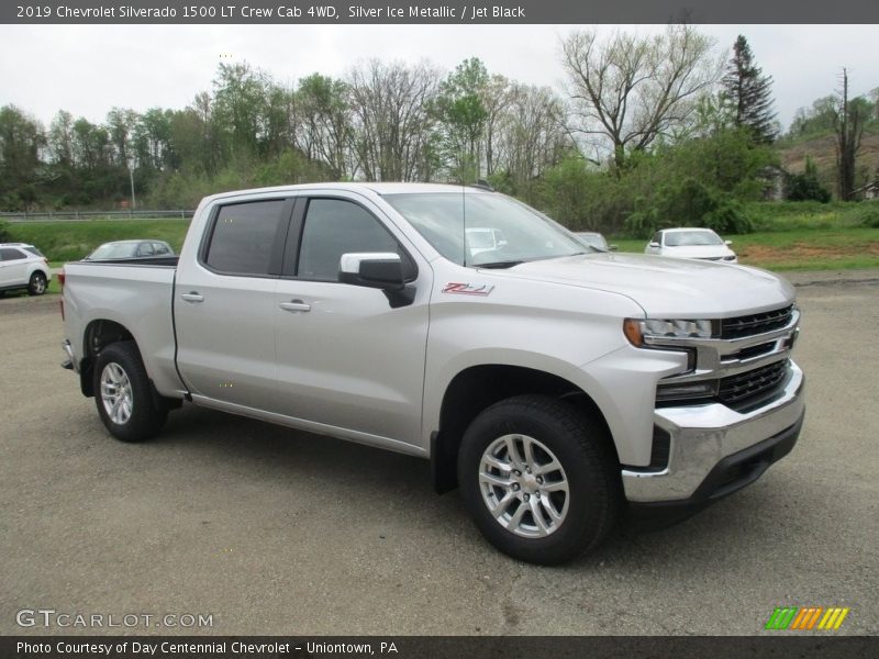 Front 3/4 View of 2019 Silverado 1500 LT Crew Cab 4WD