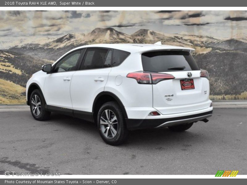 Super White / Black 2018 Toyota RAV4 XLE AWD