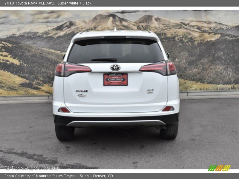 Super White / Black 2018 Toyota RAV4 XLE AWD