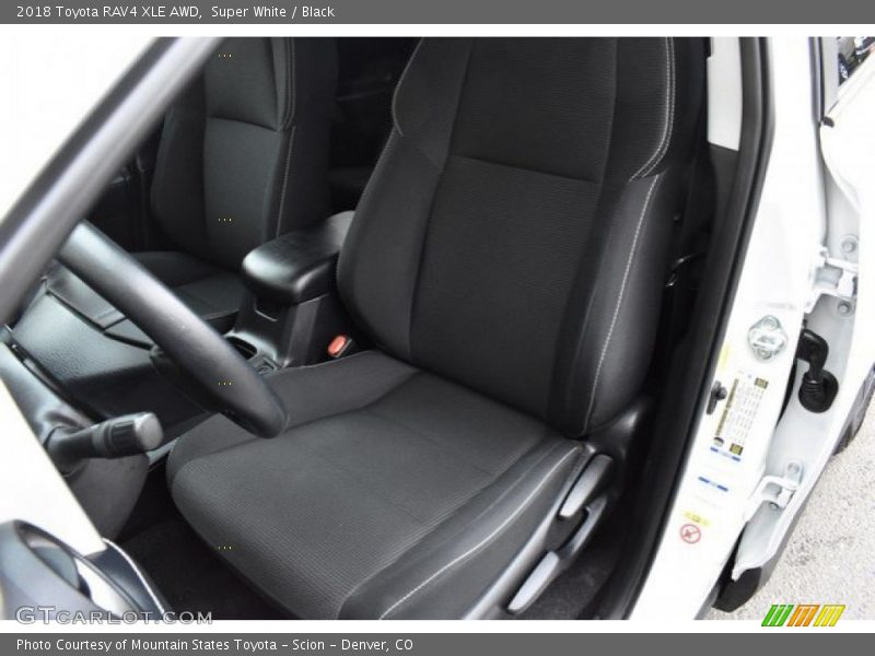 Super White / Black 2018 Toyota RAV4 XLE AWD