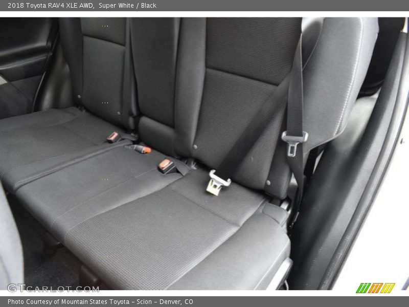 Super White / Black 2018 Toyota RAV4 XLE AWD