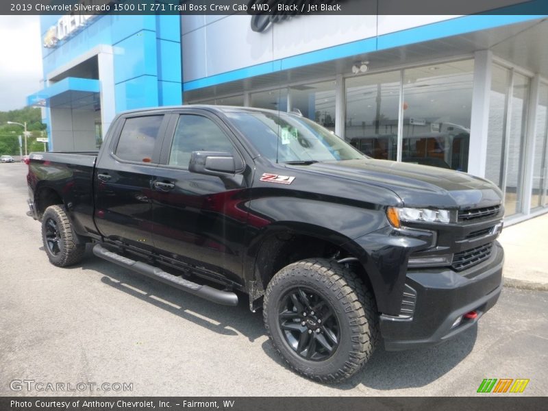 Front 3/4 View of 2019 Silverado 1500 LT Z71 Trail Boss Crew Cab 4WD