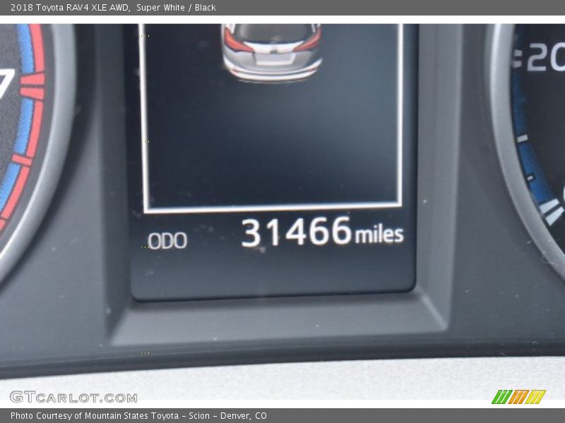Super White / Black 2018 Toyota RAV4 XLE AWD