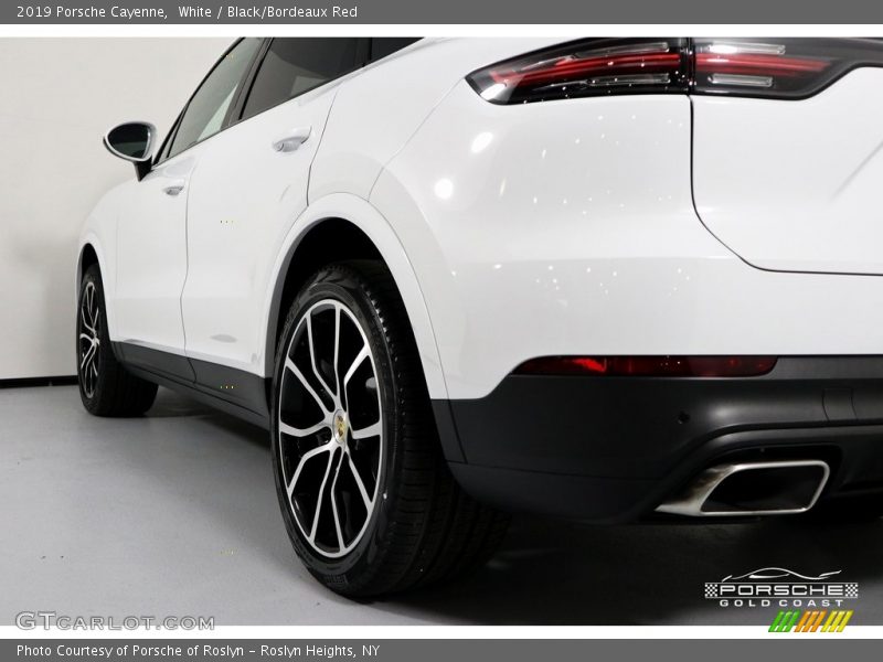 White / Black/Bordeaux Red 2019 Porsche Cayenne