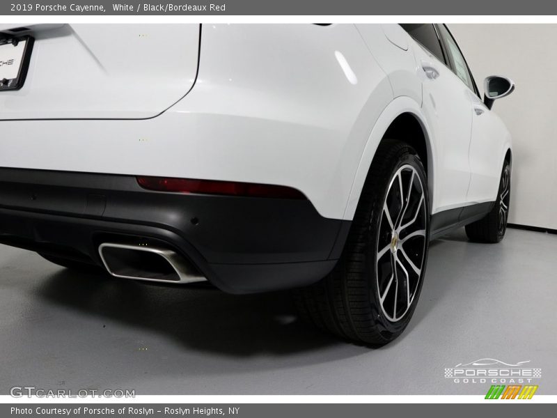 White / Black/Bordeaux Red 2019 Porsche Cayenne