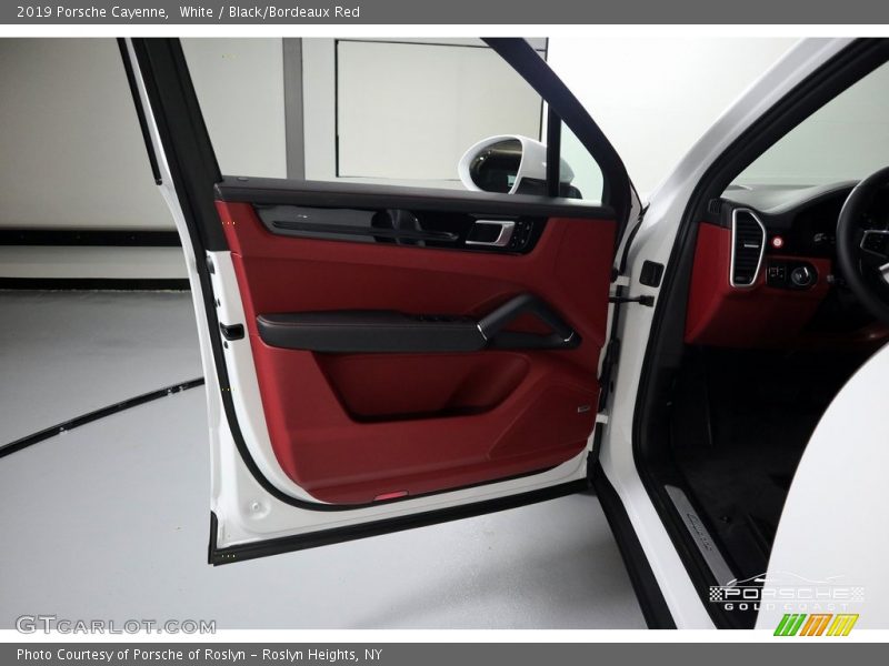 White / Black/Bordeaux Red 2019 Porsche Cayenne