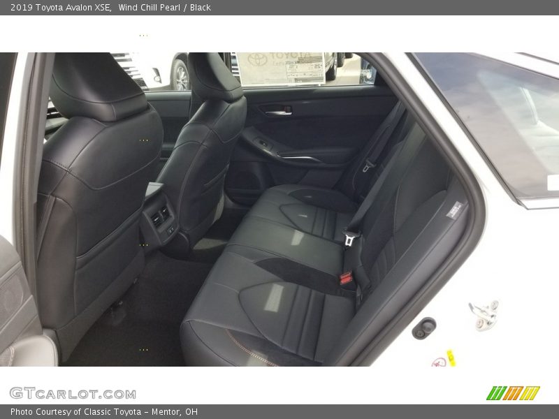 Wind Chill Pearl / Black 2019 Toyota Avalon XSE
