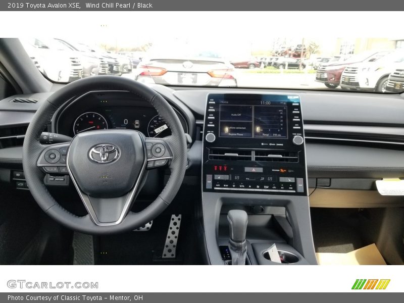 Wind Chill Pearl / Black 2019 Toyota Avalon XSE