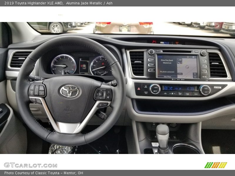 Alumina Jade Metallic / Ash 2019 Toyota Highlander XLE AWD