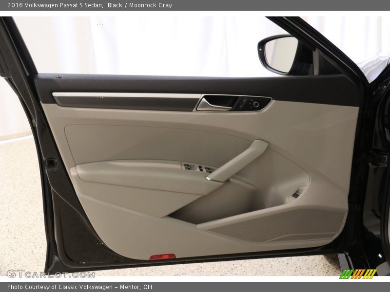 Black / Moonrock Gray 2016 Volkswagen Passat S Sedan