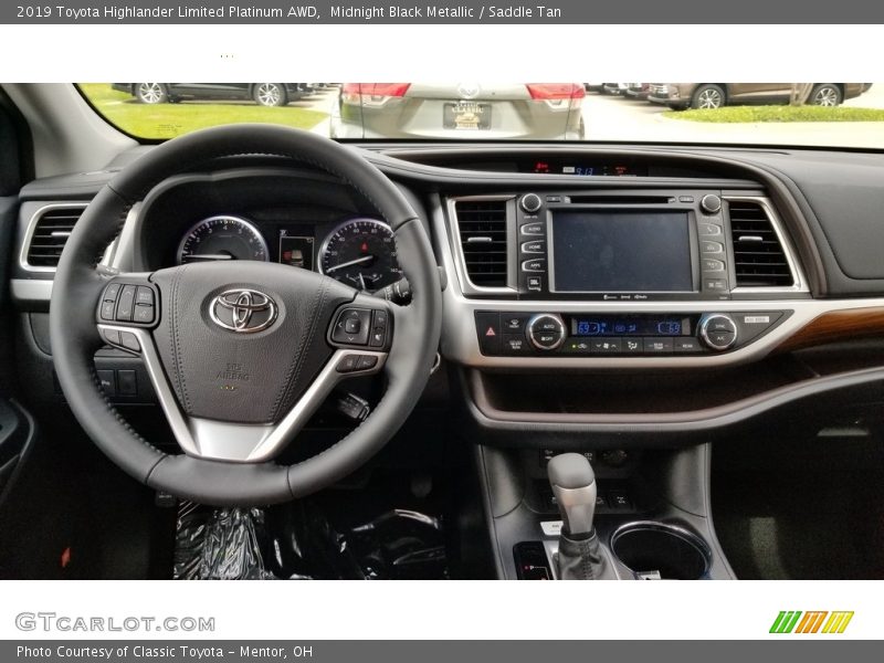 Dashboard of 2019 Highlander Limited Platinum AWD