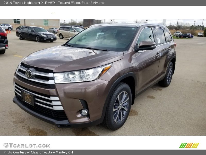 Front 3/4 View of 2019 Highlander XLE AWD