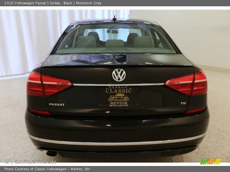 Black / Moonrock Gray 2016 Volkswagen Passat S Sedan