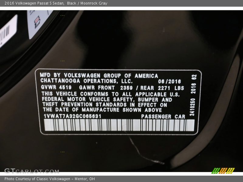 Black / Moonrock Gray 2016 Volkswagen Passat S Sedan