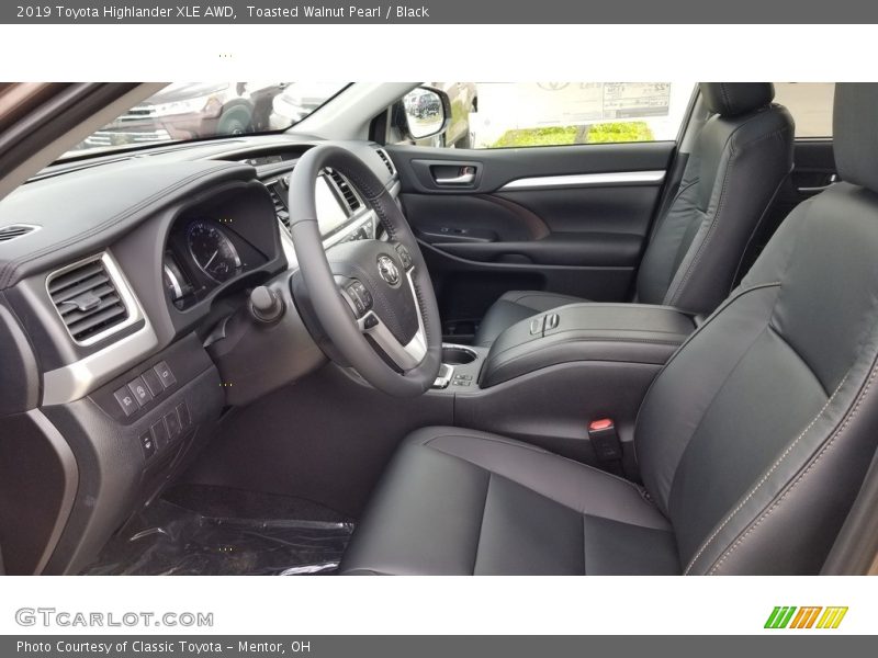Toasted Walnut Pearl / Black 2019 Toyota Highlander XLE AWD