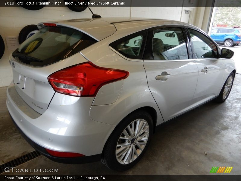 Ingot Silver / Medium Soft Ceramic 2018 Ford Focus Titanium Hatch