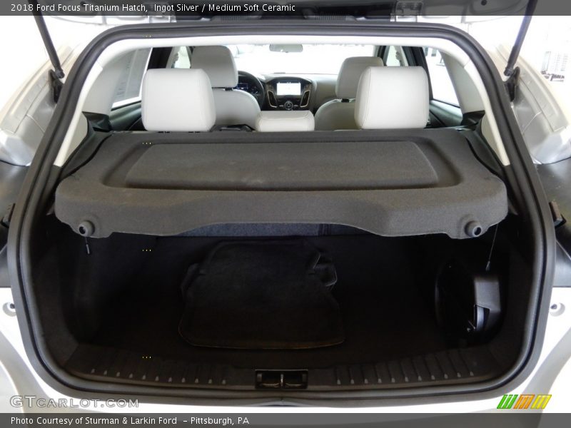 Ingot Silver / Medium Soft Ceramic 2018 Ford Focus Titanium Hatch