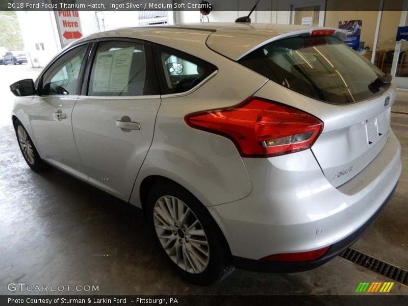 Ingot Silver / Medium Soft Ceramic 2018 Ford Focus Titanium Hatch