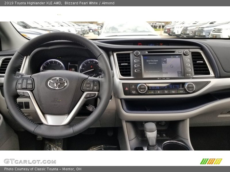 Blizzard Pearl White / Almond 2019 Toyota Highlander XLE AWD