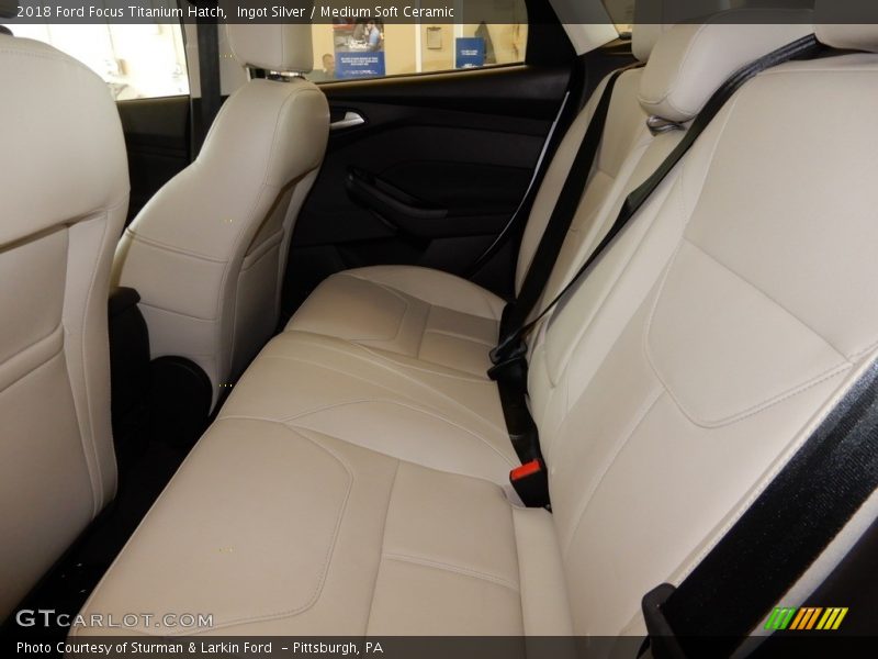 Ingot Silver / Medium Soft Ceramic 2018 Ford Focus Titanium Hatch