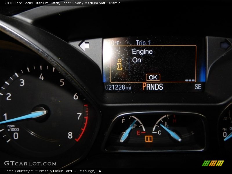 Ingot Silver / Medium Soft Ceramic 2018 Ford Focus Titanium Hatch