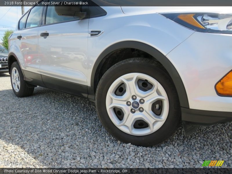 Ingot Silver / Charcoal Black 2018 Ford Escape S