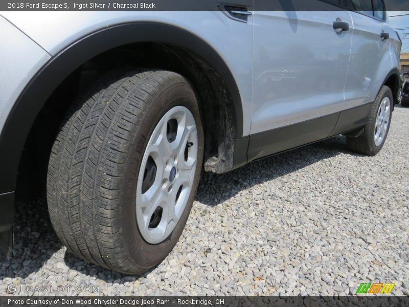 Ingot Silver / Charcoal Black 2018 Ford Escape S