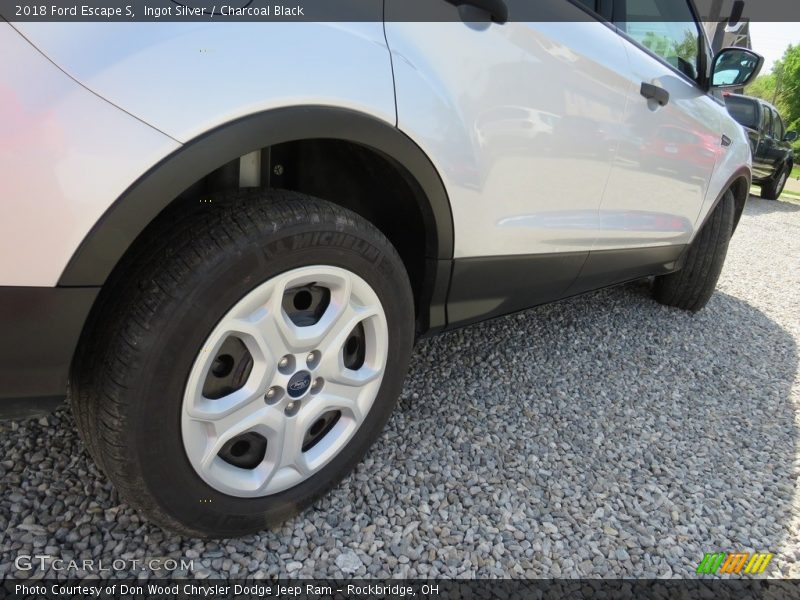 Ingot Silver / Charcoal Black 2018 Ford Escape S