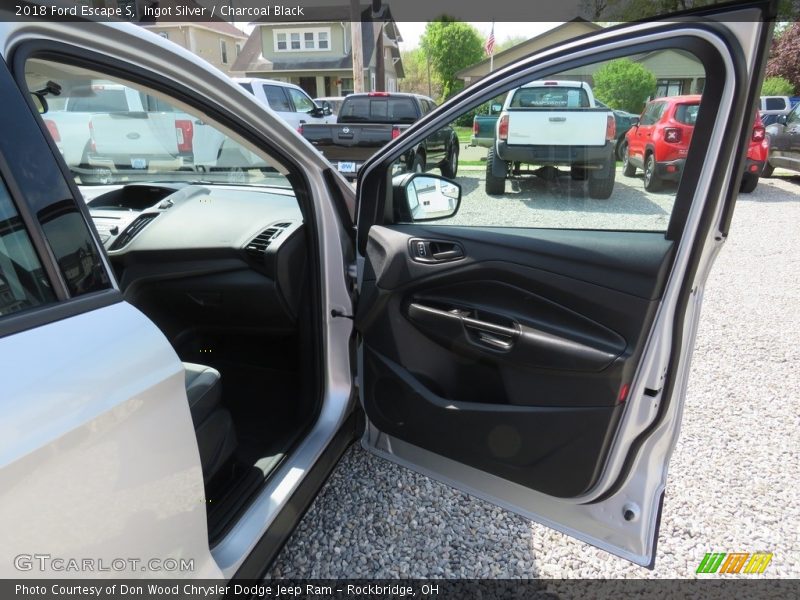 Ingot Silver / Charcoal Black 2018 Ford Escape S