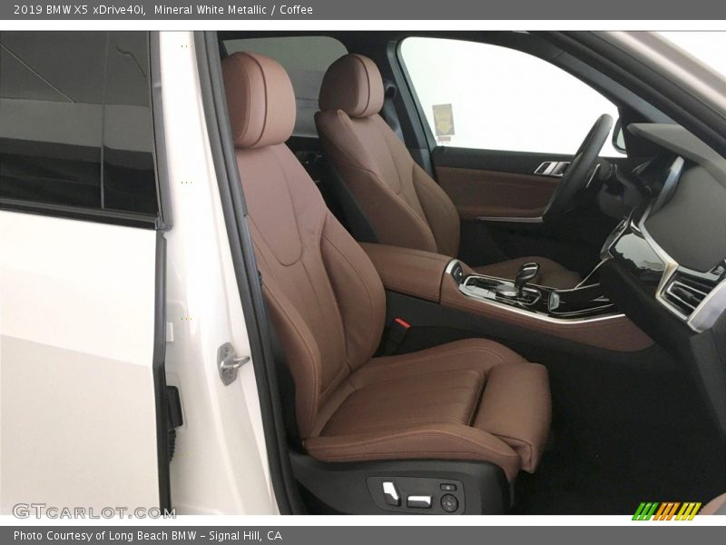 Mineral White Metallic / Coffee 2019 BMW X5 xDrive40i