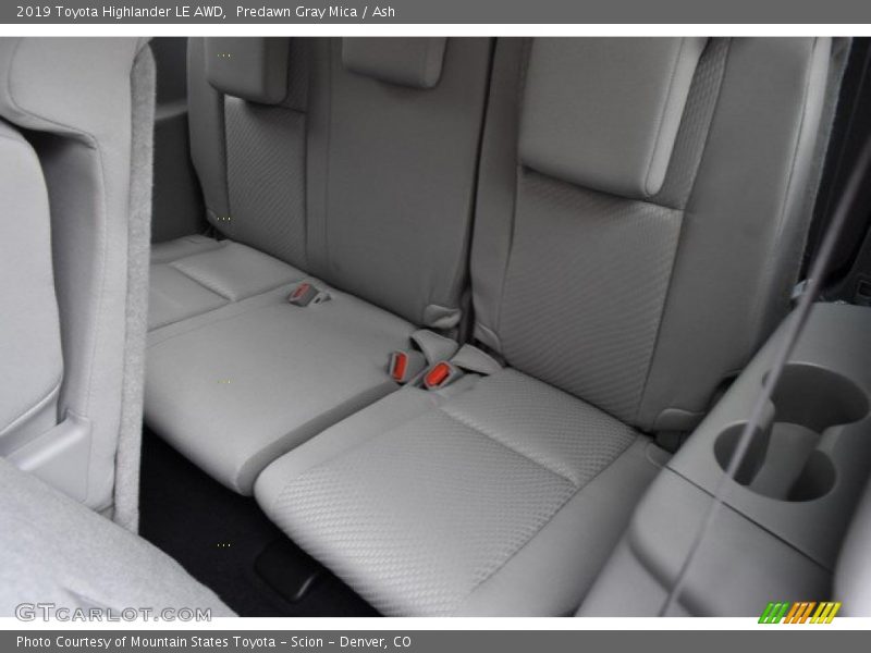 Predawn Gray Mica / Ash 2019 Toyota Highlander LE AWD
