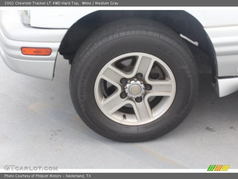 White / Medium Gray 2002 Chevrolet Tracker LT 4WD Hard Top