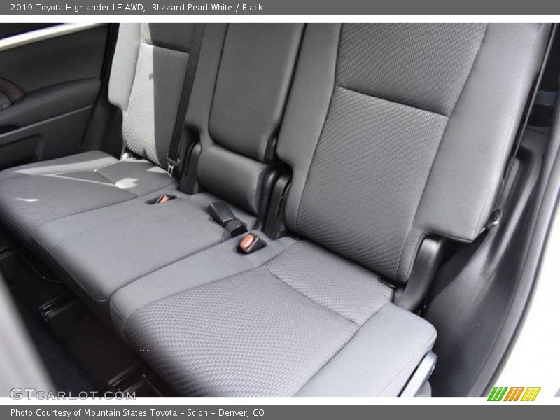 Blizzard Pearl White / Black 2019 Toyota Highlander LE AWD