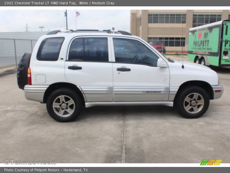 White / Medium Gray 2002 Chevrolet Tracker LT 4WD Hard Top