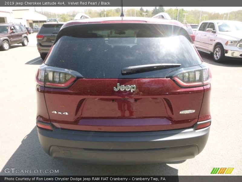 Velvet Red Pearl / Black 2019 Jeep Cherokee Latitude 4x4