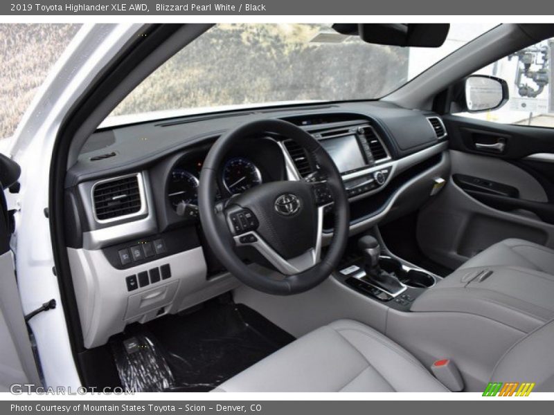 Blizzard Pearl White / Black 2019 Toyota Highlander XLE AWD