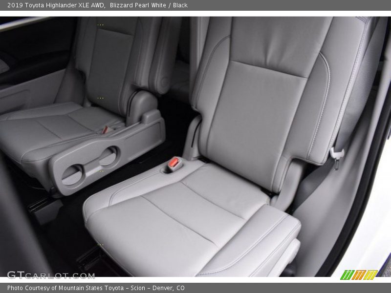 Blizzard Pearl White / Black 2019 Toyota Highlander XLE AWD