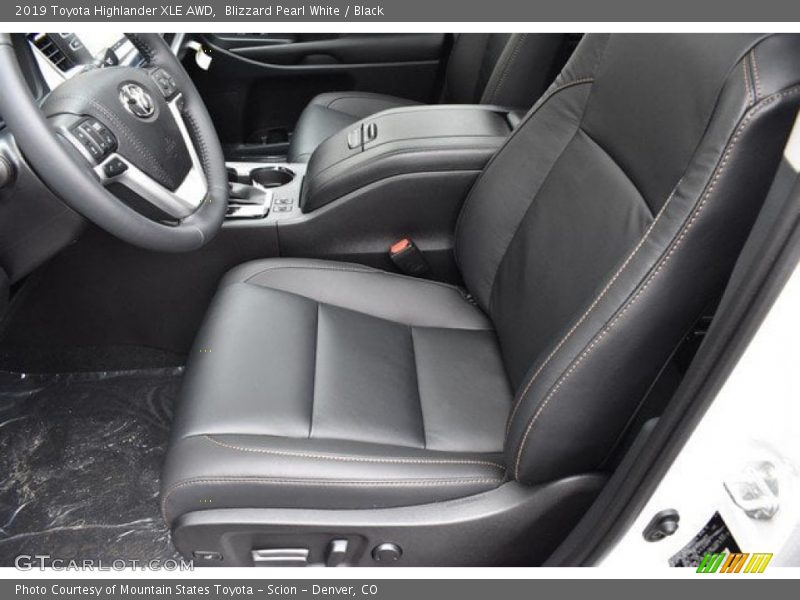 Blizzard Pearl White / Black 2019 Toyota Highlander XLE AWD