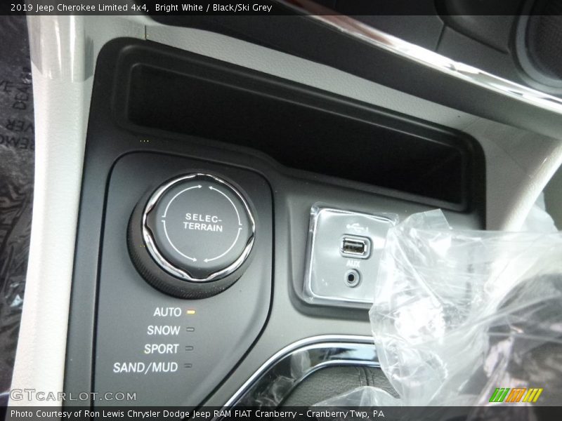 Bright White / Black/Ski Grey 2019 Jeep Cherokee Limited 4x4