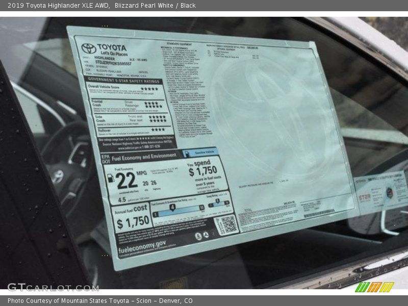 Blizzard Pearl White / Black 2019 Toyota Highlander XLE AWD