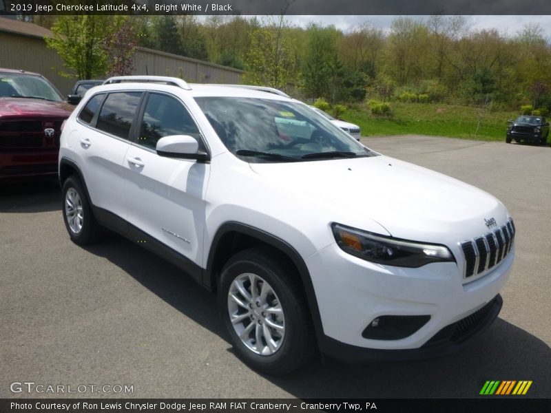 Bright White / Black 2019 Jeep Cherokee Latitude 4x4
