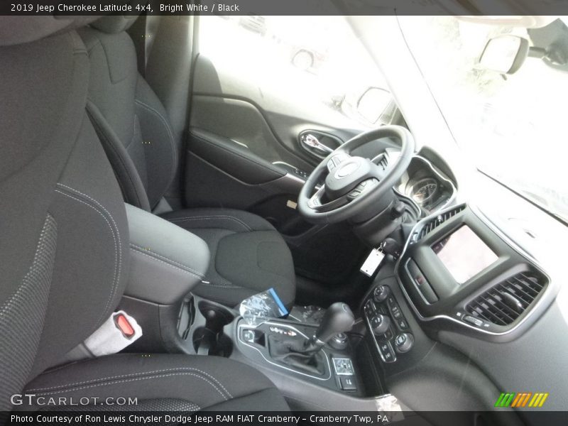 Bright White / Black 2019 Jeep Cherokee Latitude 4x4