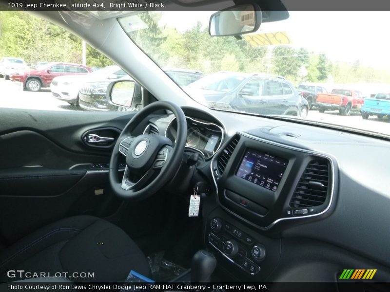 Bright White / Black 2019 Jeep Cherokee Latitude 4x4