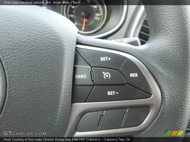 Bright White / Black 2019 Jeep Cherokee Latitude 4x4