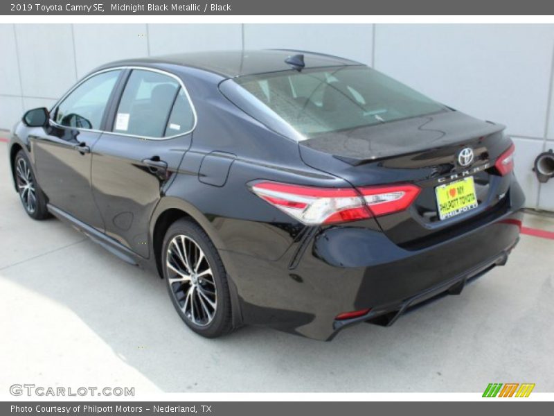 Midnight Black Metallic / Black 2019 Toyota Camry SE