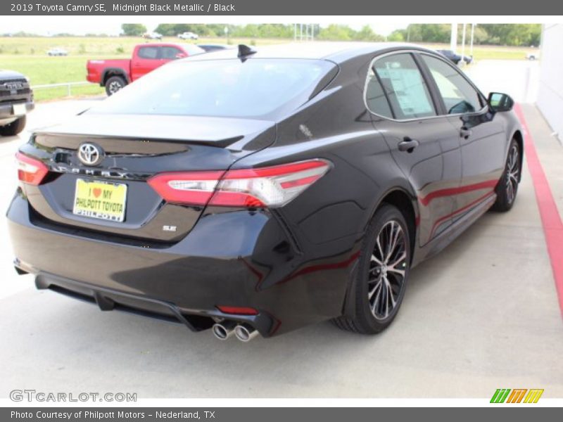 Midnight Black Metallic / Black 2019 Toyota Camry SE