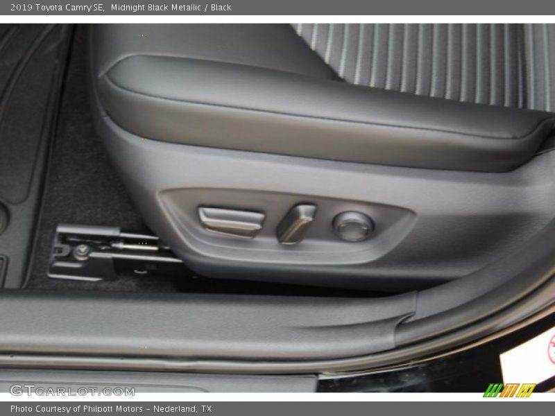 Midnight Black Metallic / Black 2019 Toyota Camry SE